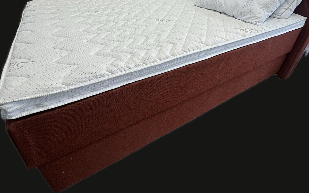 Topper with a Silver Activ cover, on the bed